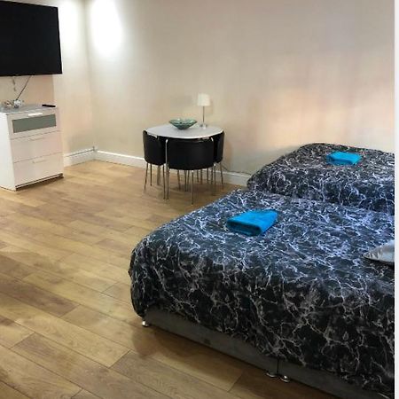 Big Room Rusholme With Tv And Private Bathroom-Parking&Wifi Manchester Esterno foto