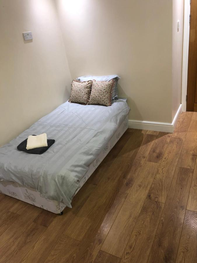 Big Room Rusholme With Tv And Private Bathroom-Parking&Wifi Manchester Esterno foto