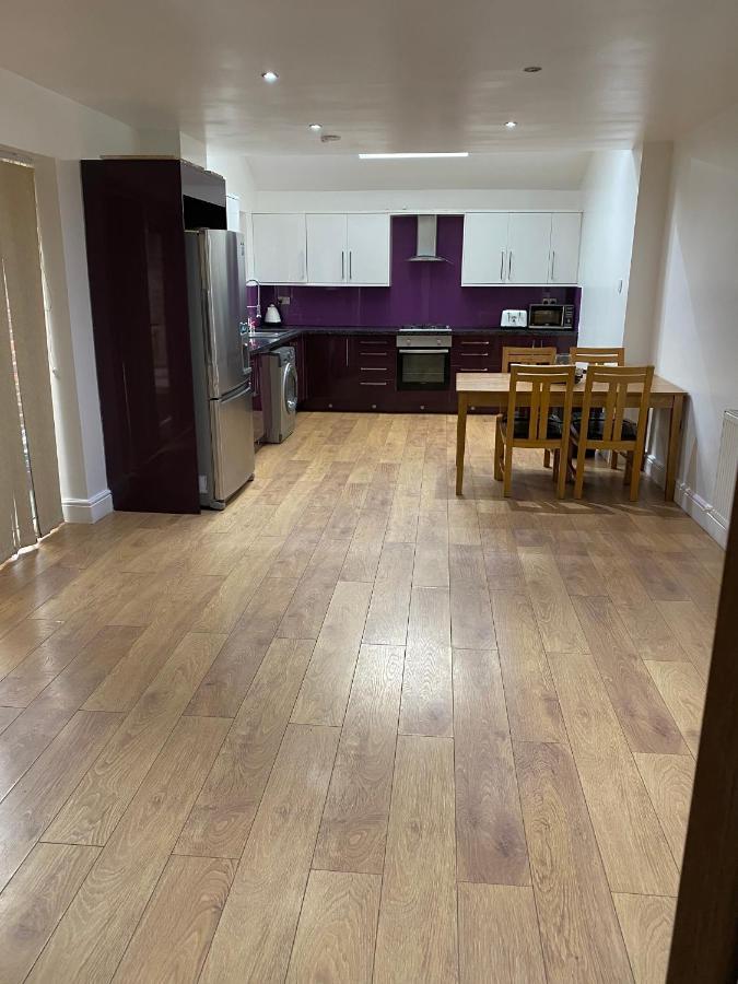 Big Room Rusholme With Tv And Private Bathroom-Parking&Wifi Manchester Esterno foto